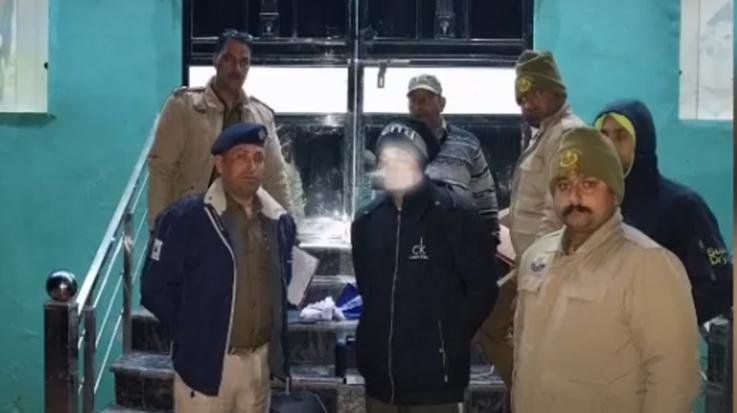 Indora: Accused arrested with 107.40 grams of heroin and 60 thousand rupees