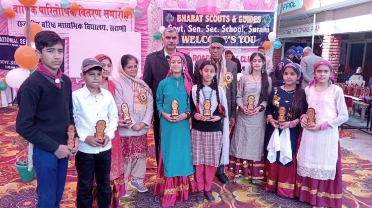 Jwalamukhi MLA Sanjay Ratna awarded the promising students of Surani School