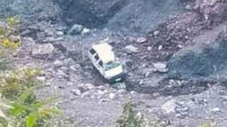 Renuka Ji: Car falls into deep ditch in Renuka Ji, innocent child dies; four injured 321