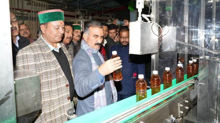  Shimla: Chief Minister inaugurated state-of-the-art fruit processing plant worth Rs. 100.42 crore at Parala.