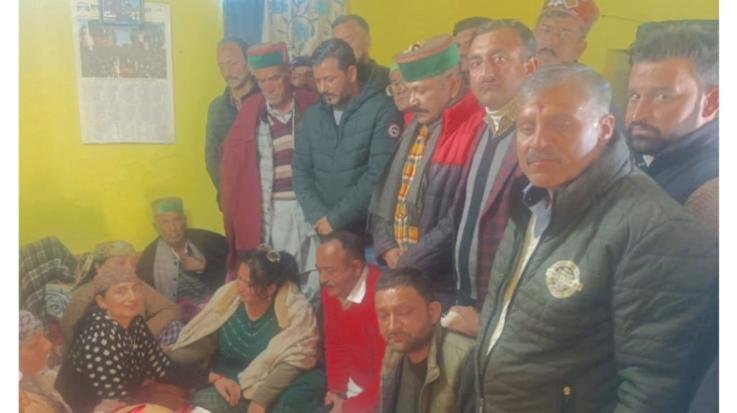 Sirmaur: NPSEA gave help of one lakh to the family of employee leader Chandramani