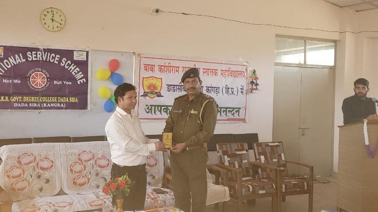 Dadasiba: Sub Inspector Kishore Chand made the volunteers of Dadasiba College aware