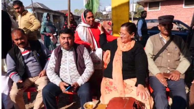 Congress's foundation day celebrated in Hamirpur's Dharaog