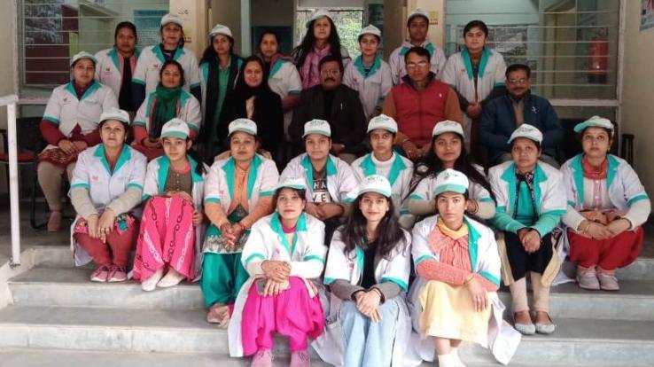 Kangra: Unemployed girls got training in beauty parlor