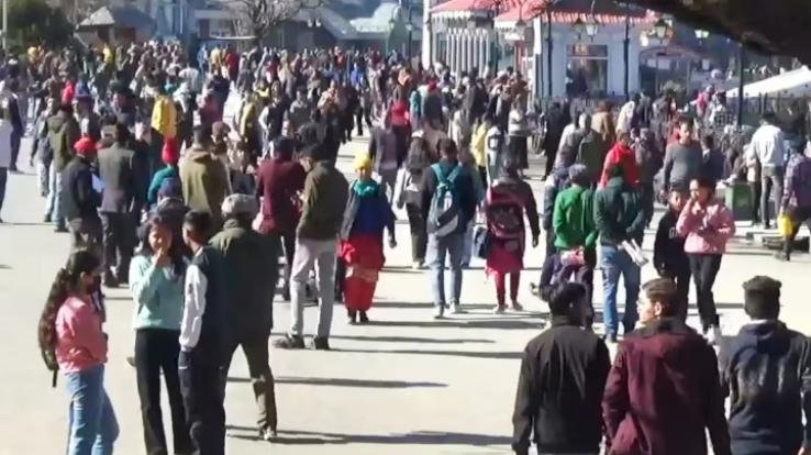 Crowd of tourists gathered in Himachal to celebrate New Year