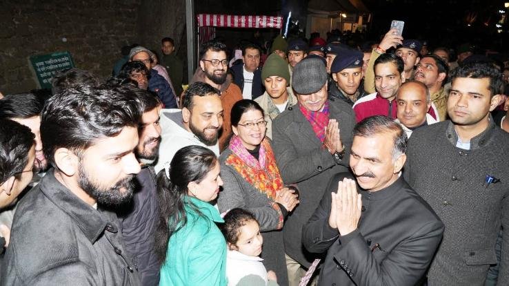 Chief Minister visited Mall Road on New Year's Eve