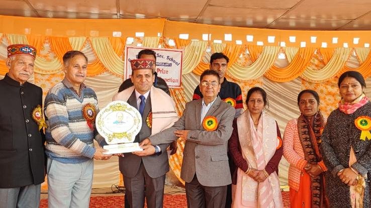  Panchrukhi: GAV School Salyana celebrated annual prize distribution ceremony.