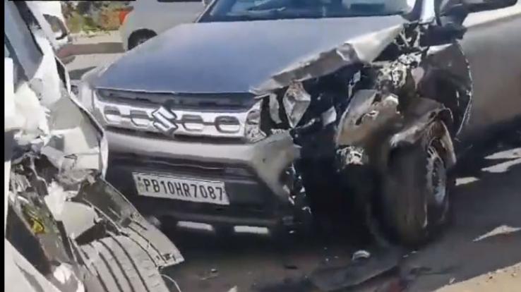  Solan: Heavy collision between 3 vehicles in Bruri on Kalka-Shimla Highway.