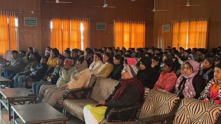 Dehra: Program organized in Vedvyas campus on World Hindi Day