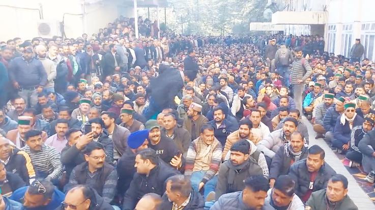  Thousands of electrical workers from all over the state roared in Shimla, took out a great rally