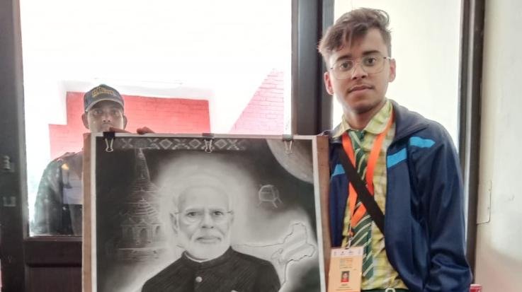 Jaisinghpur: Akhil of Ropri won gold in visual art in the national level art festival.