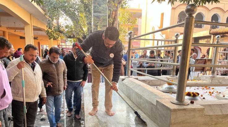 Una: Union Minister Anurag launched cleanliness campaign in Dera Baba Rudranand