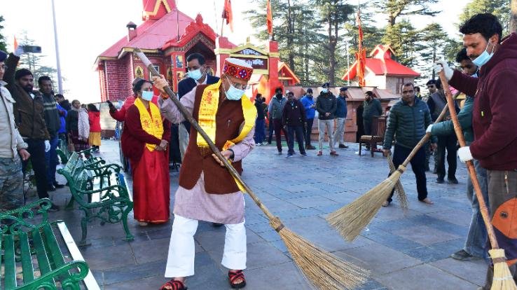 Shimla: Governor starts cleanliness campaign from Jakhu temple 123