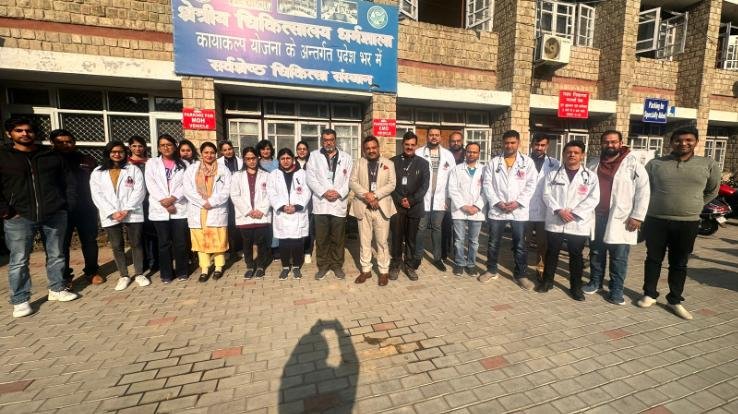 Dharamshala: Doctors wear black badges for reinstatement of NPA and promotion  123