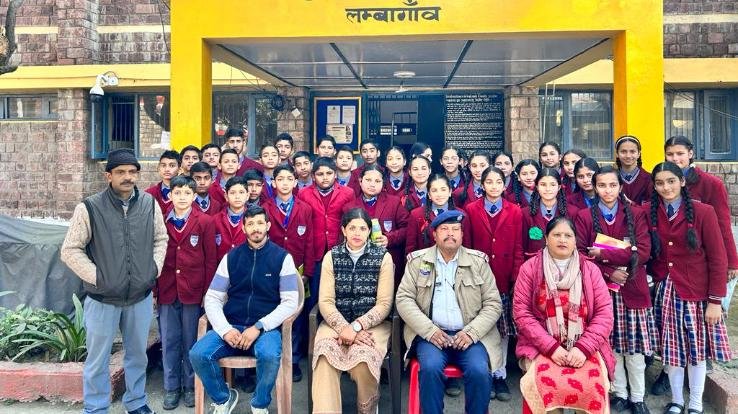  Jaisinghpur: Children of Gayatri School Chamehdu learned about road safety rules.