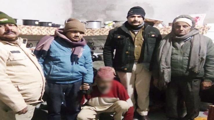  Indora police caught the accused with 117.58 grams of hashish and Rs 7600 123