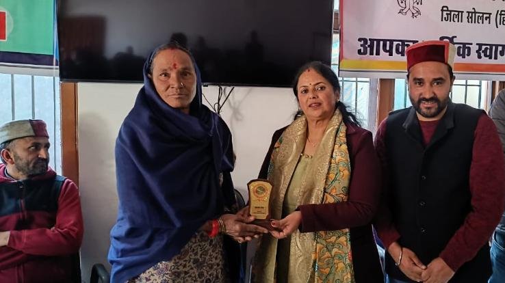 Solan: Women groups and groups honored in Umang program in Barog 123