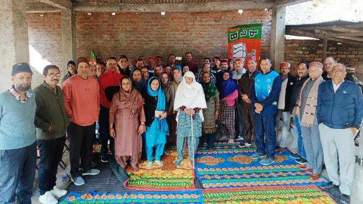 Jaisinghpur: Retired teacher Udham Singh joins BJP from Kosari booth.
