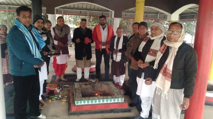 Indora: Devotees bowed their heads in Ram Darbar and had darshan of Bholenath.