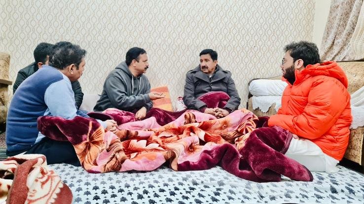 Una: Senior BJP leader Hariom Bhanot passed away, son Rajeev Bhanot lit the funeral pyre. 123