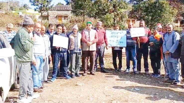 Dehra: People's anger over non-running of Kangra Valley trains 123