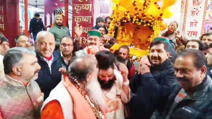 Una: Mukesh Agnihotri reached Baba Bal Maharaj's ashram, took blessings