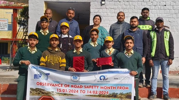  Jwalamukhi: Team of Akshit and Asif stood first in the quiz organized at Boys School Jwalamukhi.