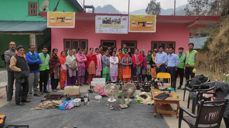 कोलका में लगाया सिलाई मशीन व इलेक्ट्रिकल तथा इलेक्ट्रॉनिक घरेलू उपकरणों की मुरम्मत का शिविर