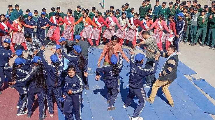 Sirmaur: Anshika Sharma and Sarvesh Thakur chosen best volunteers in Razana School