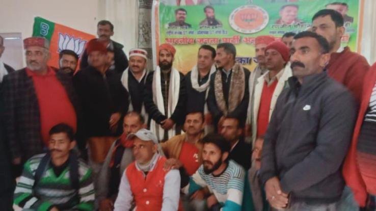  Sirmaur: BJP Scheduled Tribe Morcha accuses Sukhu government of discrimination against Hati community.