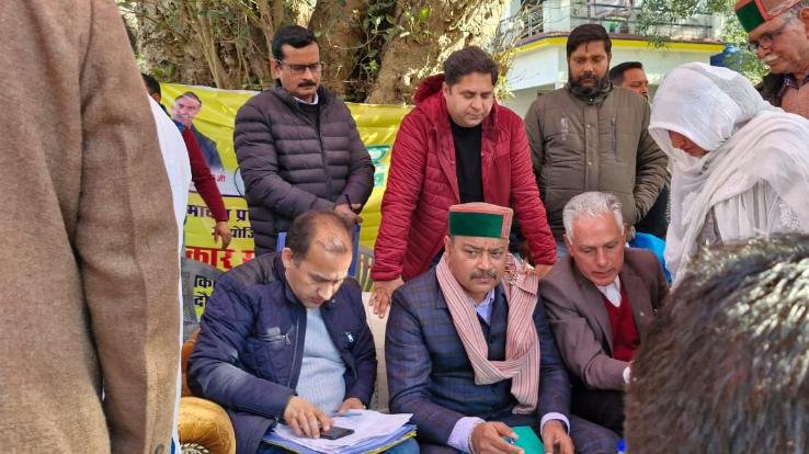  Indora: 20 complaints reached the gate of Sarkar village in Dankwan.