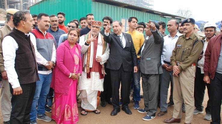 केन्द्रीय स्वास्थ्य एवं परिवार कल्याण राज्य मंत्री ने किया एम्स का निरीक्षण