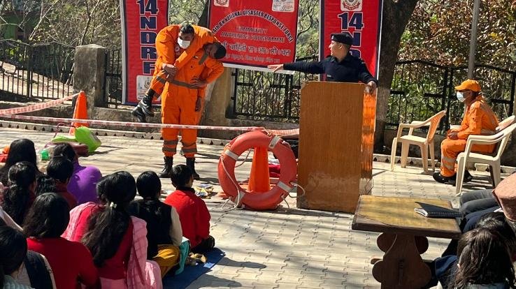  Nahan: Team of 14th Battalion National Disaster Response Force taught methods of rescue in disaster.