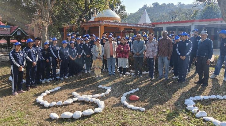 Green: Volunteers of Dhaliyara College cleaned Machkund Mahadev Temple. 123