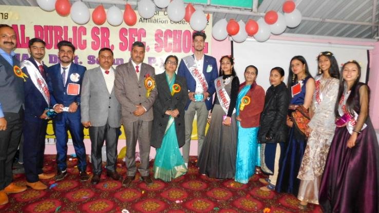  बी एल सेंट्रल वरिष्ठ माध्यमिक पाठशाला कुनिहार में जमा दो कक्षा के छात्र-छात्राओं के लिये विदाई समारोह आयोजित