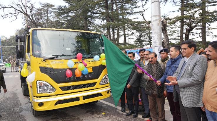 Chief Minister flagged off 15 tippers of Public Works Department