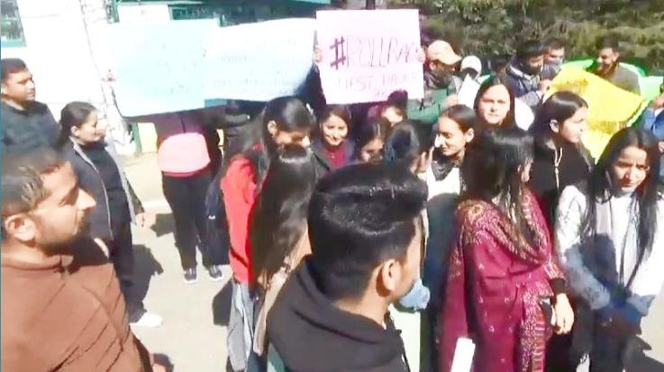 Shimla: State government should completely ban guest teacher recruitment.