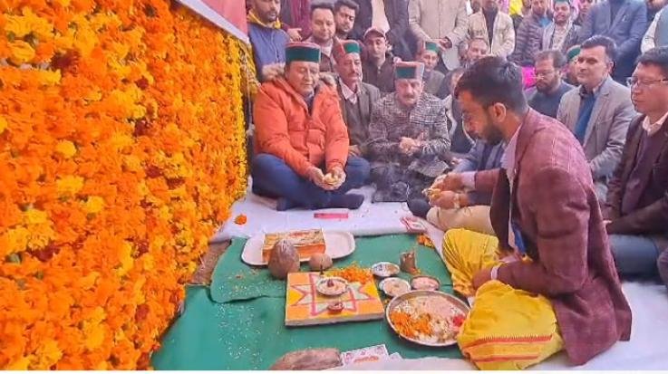 Rampur Bushahr: Horticulture Minister laid the foundation stone of cold store worth Rs 21 crore in Duttnagar.