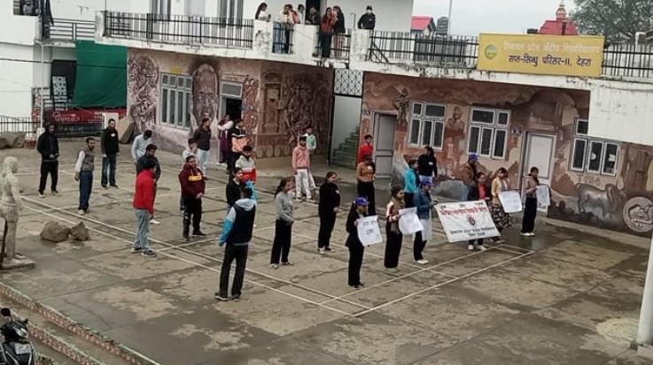  Dehra/Dharamshala: ABPP demonstrated in Dehra on atrocities against women in West Bengal.  321