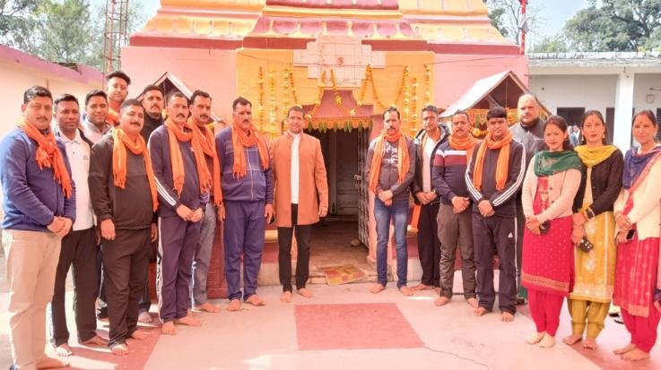  Rakkad: Staff of police station Rakkad organized annual bhandara.