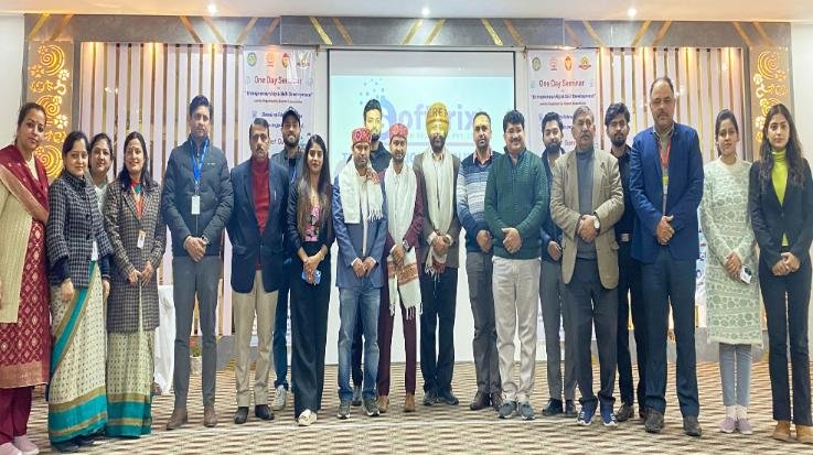 Jwalamukhi: 25 students got jobs in the campus placement drive at Laureate Institute.