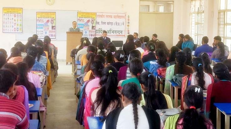 Career and Guidance Cell and Road Safety Club organized a workshop in Dadasiba College.