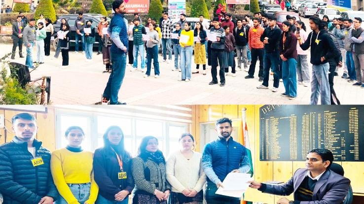 ABVP protested in Dharamshala against the atrocities on women in Sandeshkhali.