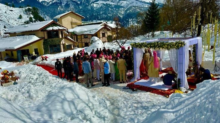 Aastha of Delhi's Akhil and Sundernagar took seven rounds in the snowy valleys.