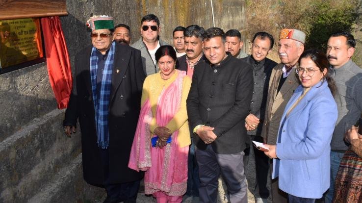 Dr. Shandil laid the foundation stone of the building to be constructed at Kothon School with Rs. 72 lakhs.