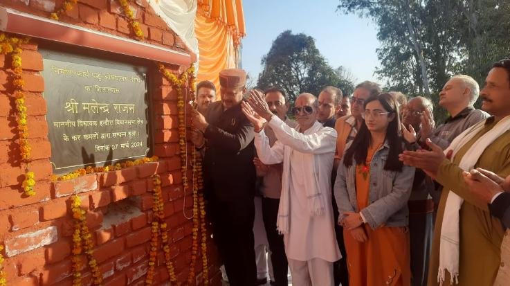 Indora: MLA Malendra Rajan laid the foundation stone of development works worth Rs 84 lakh in Gangath.