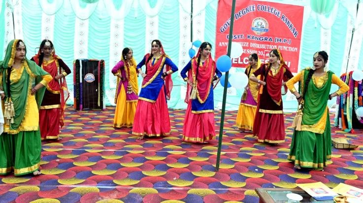 Dehra: Rakkar College celebrated its annual function, meritorious students were honored