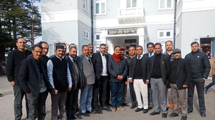 डॉ. राजेश कश्यप की अगुवाई में जिला बार एसोसिएशन की मुख्यमंत्री से भेंट