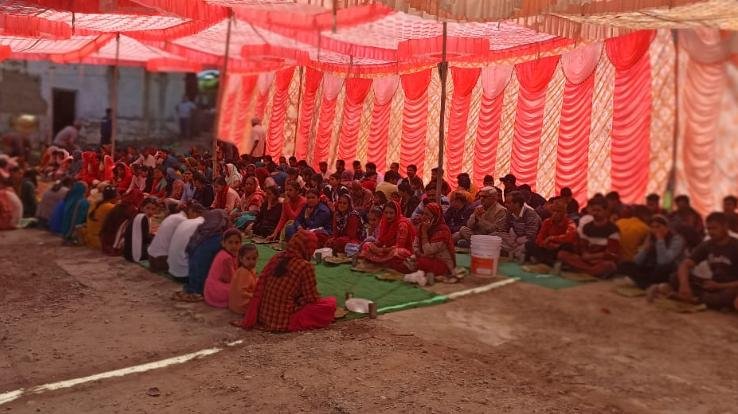 Bhandara organized in Shiv Temple Khundia