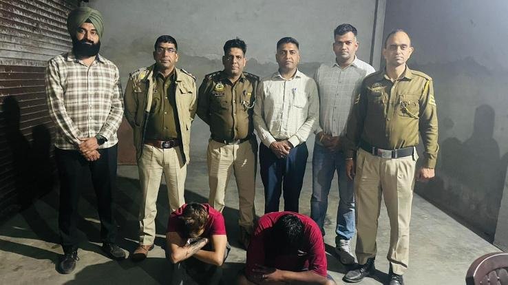 Una police recovered 100.55 grams of chitcha from two youths of Punjab.